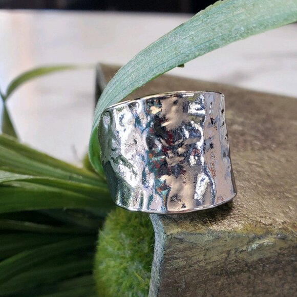 Silver Tone Hammered Stretch Band Ring 💥3 for $24💥 - Picture 1 of 16